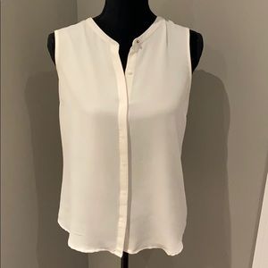 White button down blouse w gold accent top button